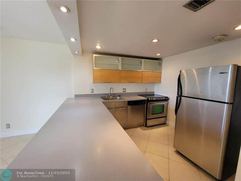 500 Executive Center Dr - Photo 1