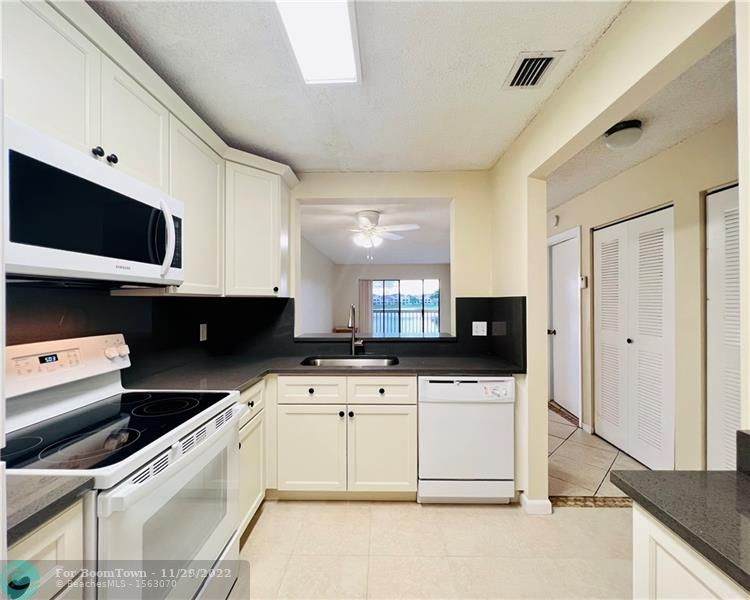 5200 31 Ave - Photo 1