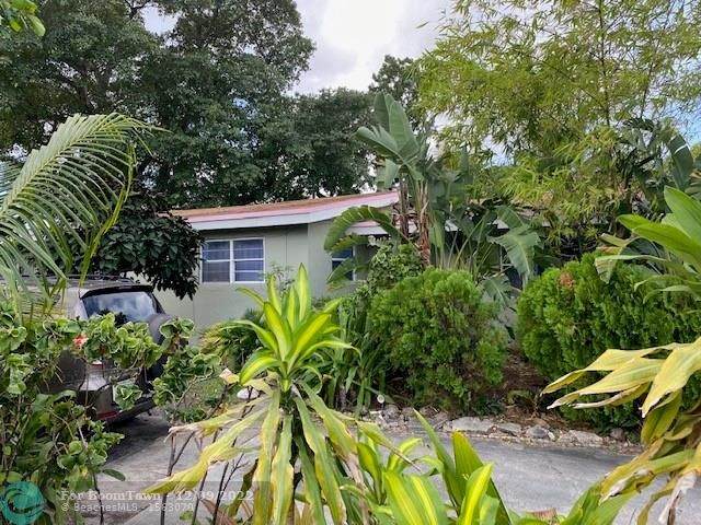 1637 9th Ave - Photo 1