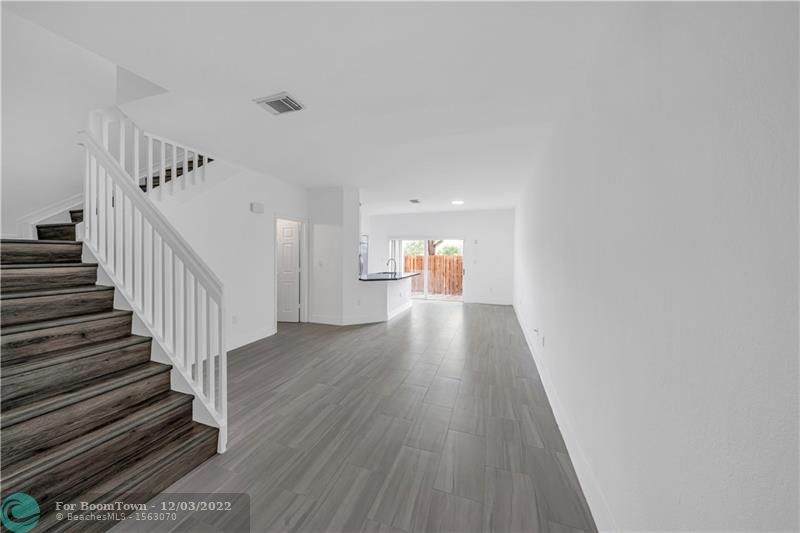 8401 107th Ct - Photo 1