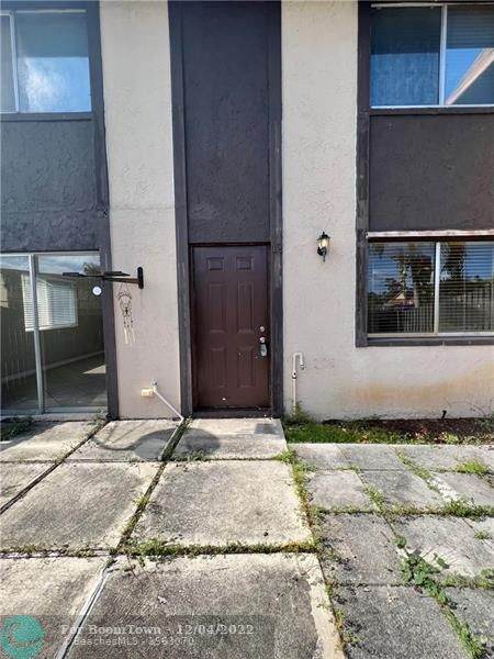 2140 Sherwood Forest Blvd - Photo 1