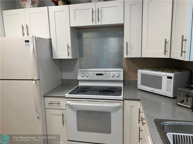 2100 38th St - Photo 1
