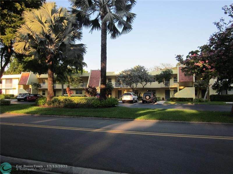 500 Oaks Ln - Photo 1