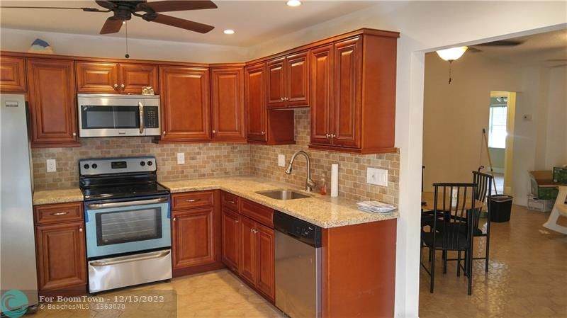 450 Lakewood Cir East - Photo 1
