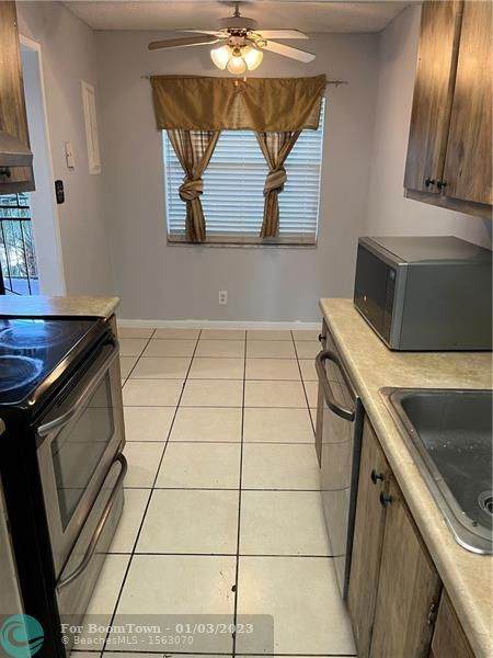 3341 47th Ter - Photo 1