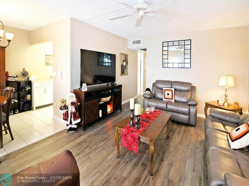 3014 Farnham N - Photo 1