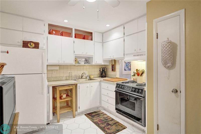 4880 22nd St - Photo 1