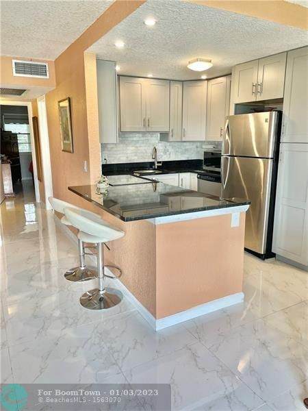 51 Markham C - Photo 1