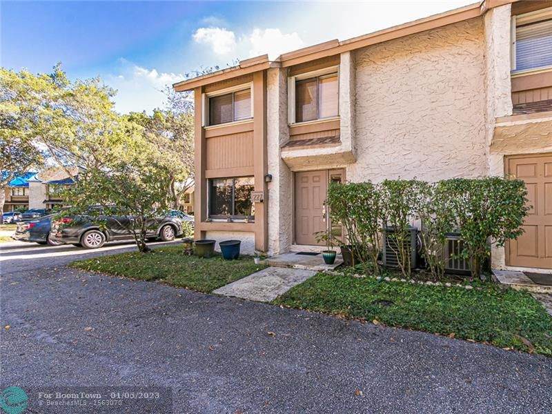 227 Wimbledon Lake Dr - Photo 1