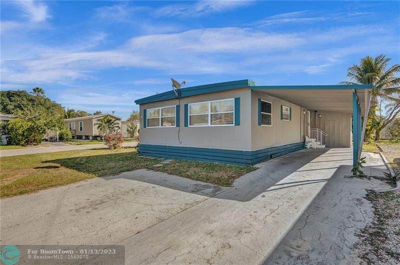 2600 54th St - Photo 1