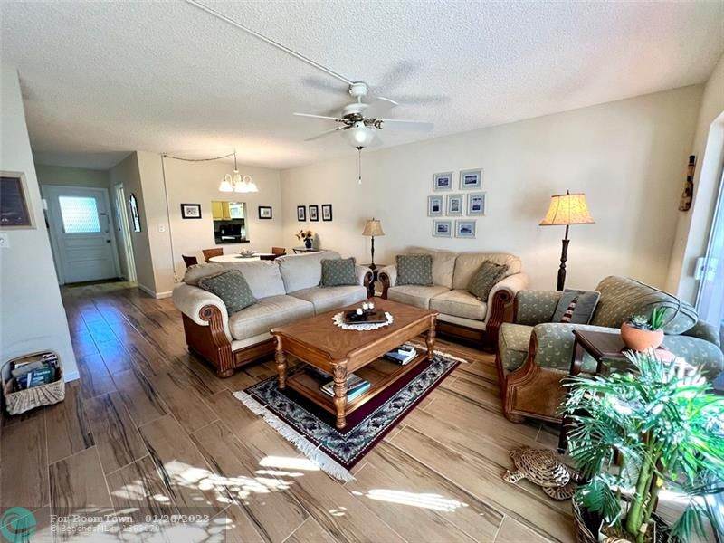 2202 36th St - Photo 1