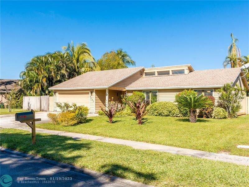 9365 Longmeadow Cir - Photo 1