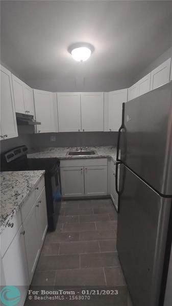 300 30th Ct - Photo 1