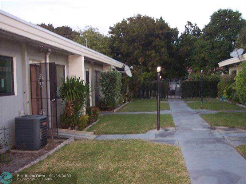 1845 Pembroke Rd - Photo 1