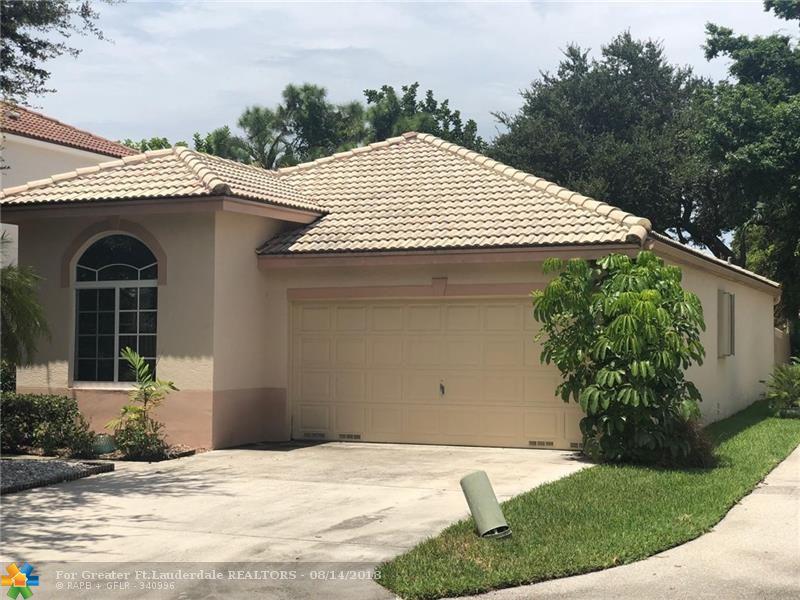 1421 Banyan Cir - Photo 1