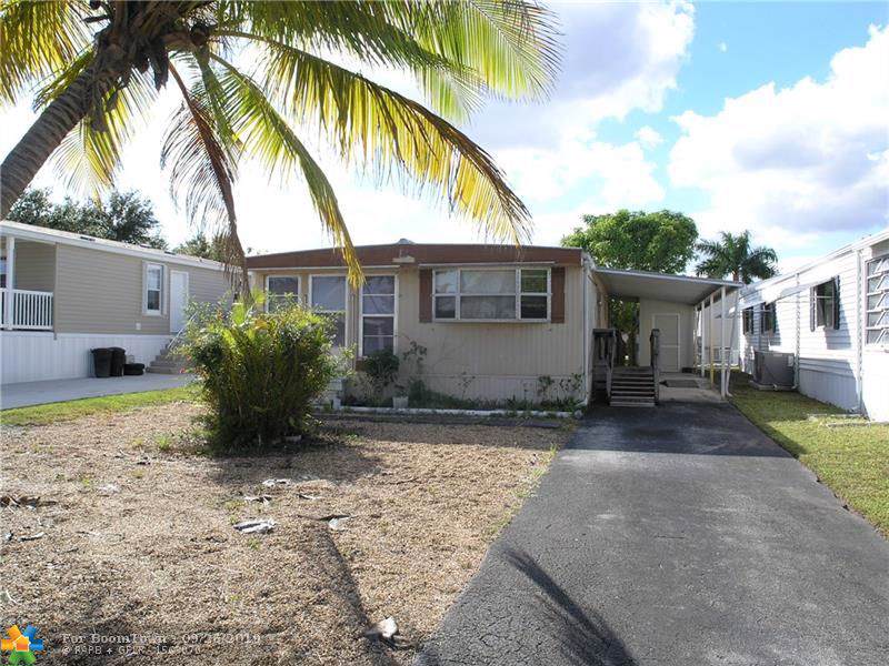 5637 Lagoon Dr - Photo 1
