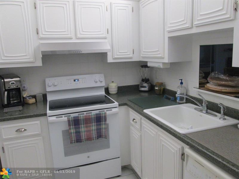 2861 Somerset Dr - Photo 1