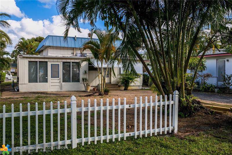 927 Lakeside Dr - Photo 1
