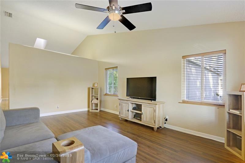 7317 39th St - Photo 1