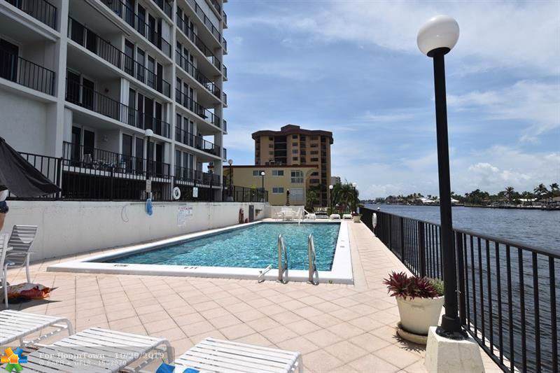 521 Riverside Dr - Photo 1