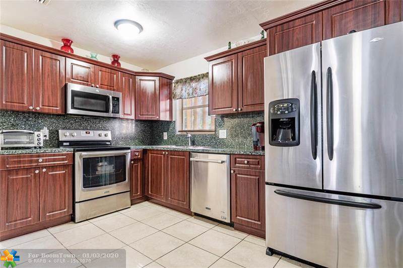 915 Tripp Dr - Photo 1