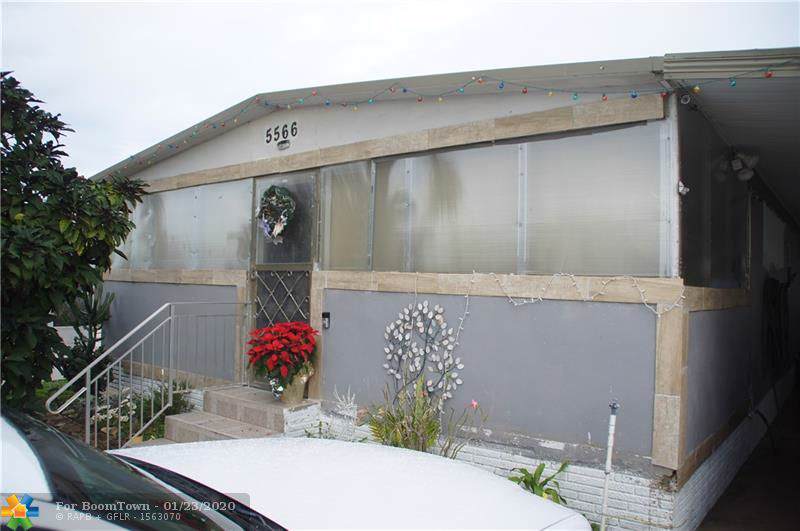 5566 Marina Dr - Photo 1