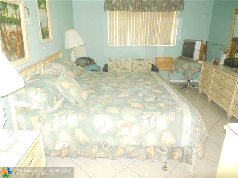 2900 47th Ter - Photo 1