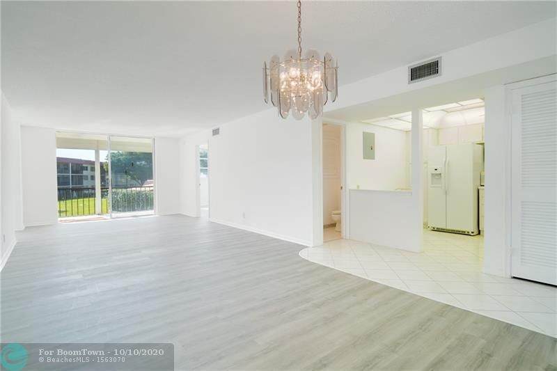 9410 Hollybrook Lake Dr - Photo 1