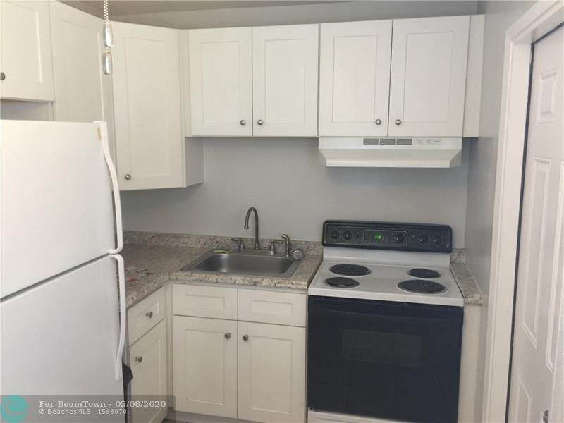 325 15TH ST - Photo 1