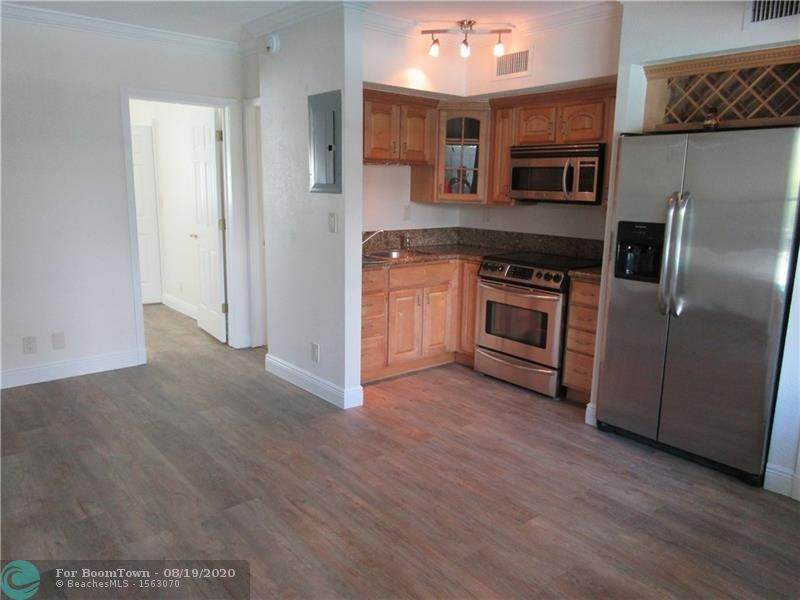 924 2nd St - Photo 1