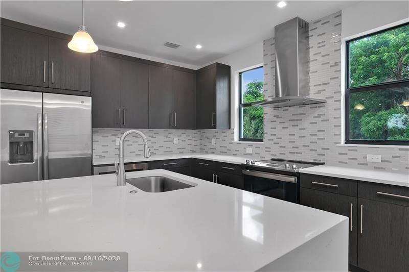 625 22nd Dr - Photo 1