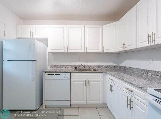 9357 77 Ave - Photo 1