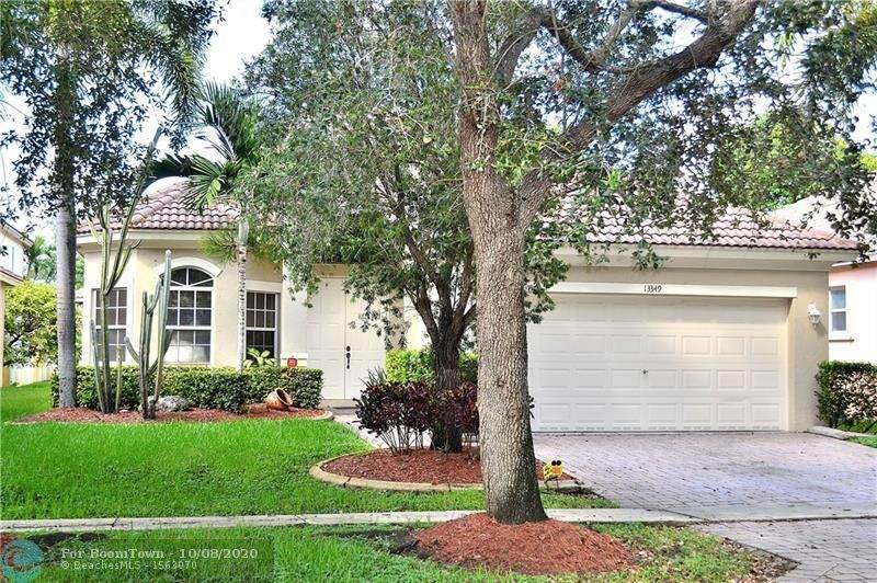 13349 32nd St - Photo 1
