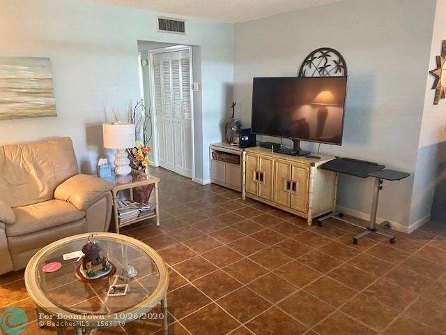 228 Hibiscus Ave - Photo 1