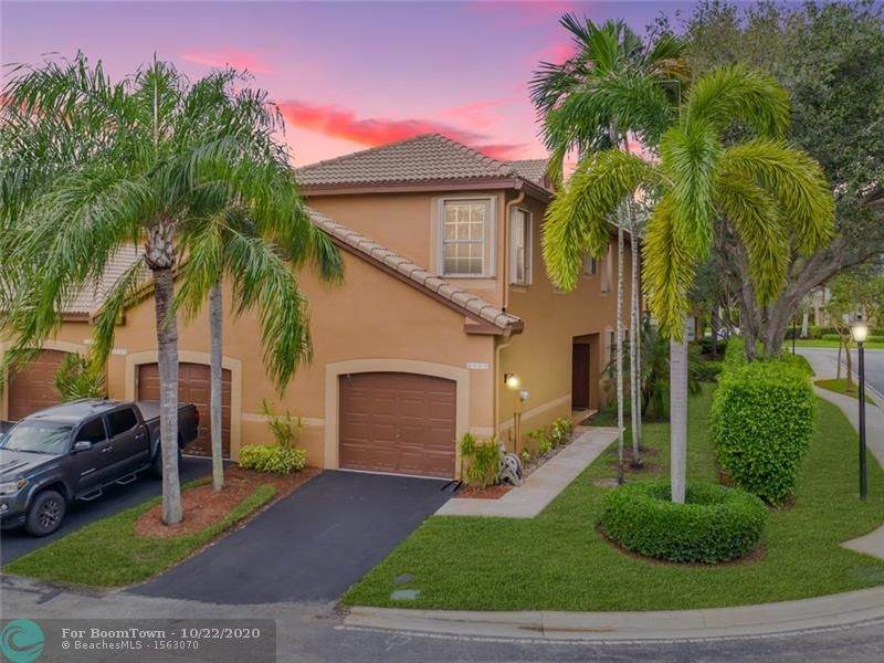 1513 Barcelona Way - Photo 1