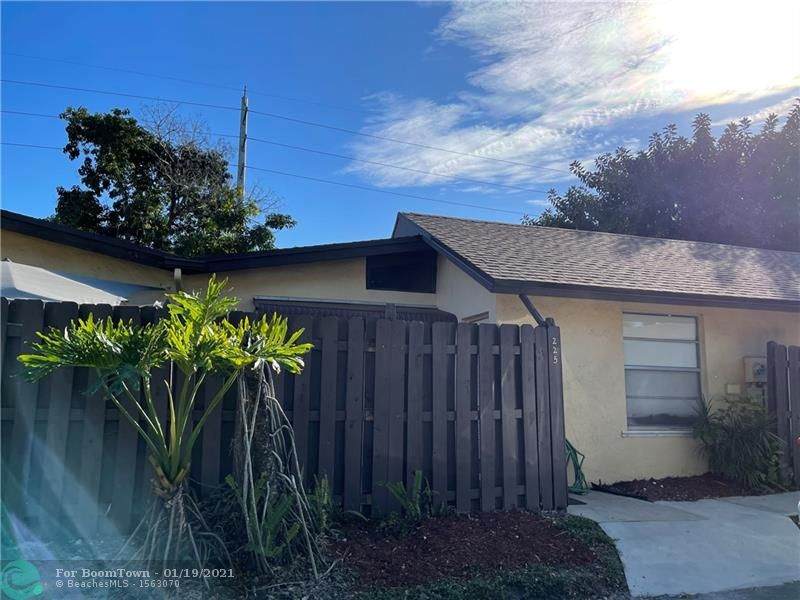 225 Briarwood Cir - Photo 1
