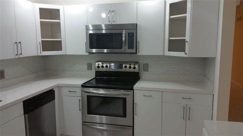 415 Lakeview Dr - Photo 1