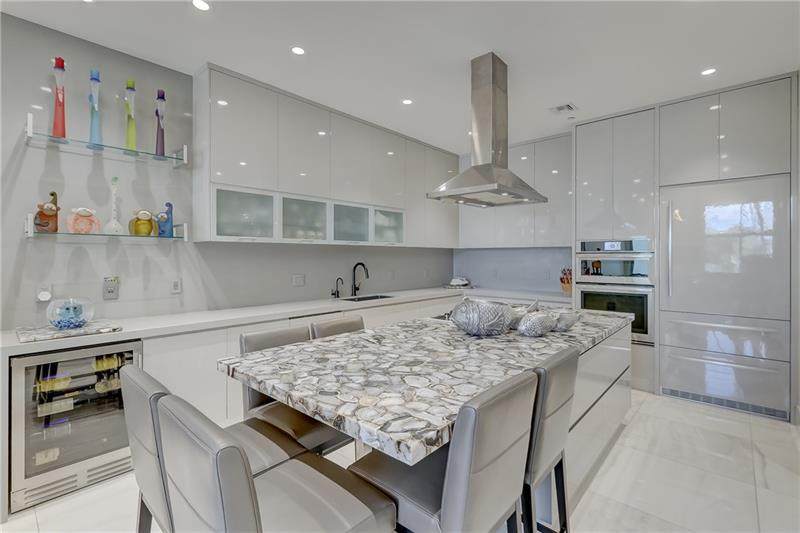 1471 Ocean Blvd - Photo 1
