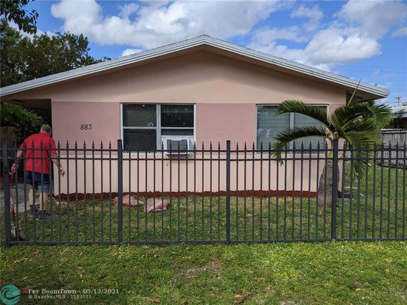 883 40th St - Photo 1
