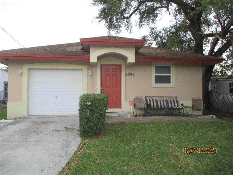 2242 Thomas St - Photo 1