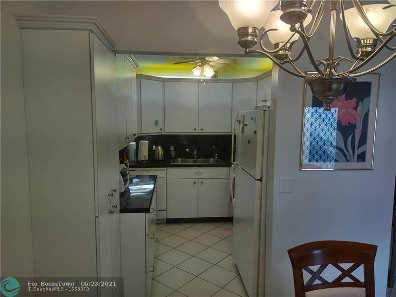 3119 Cambridge E - Photo 1