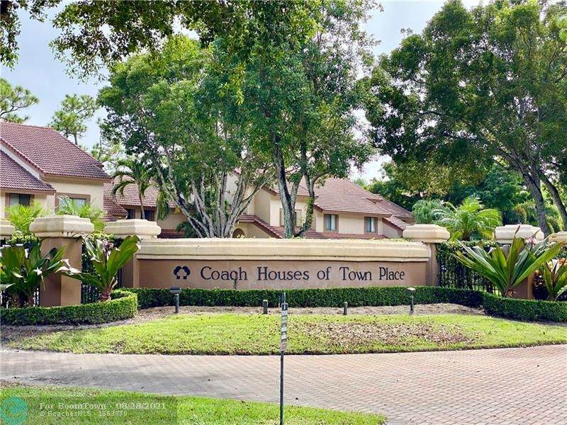 5800 Coach House Circle - Photo 1