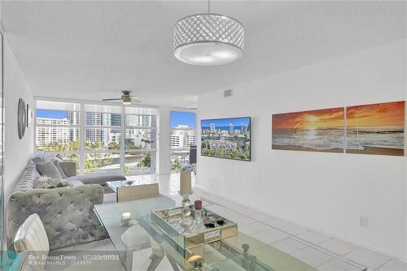 800 Parkview Dr - Photo 1
