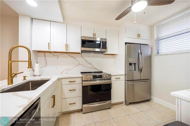 114 Lake Emerald Dr - Photo 1