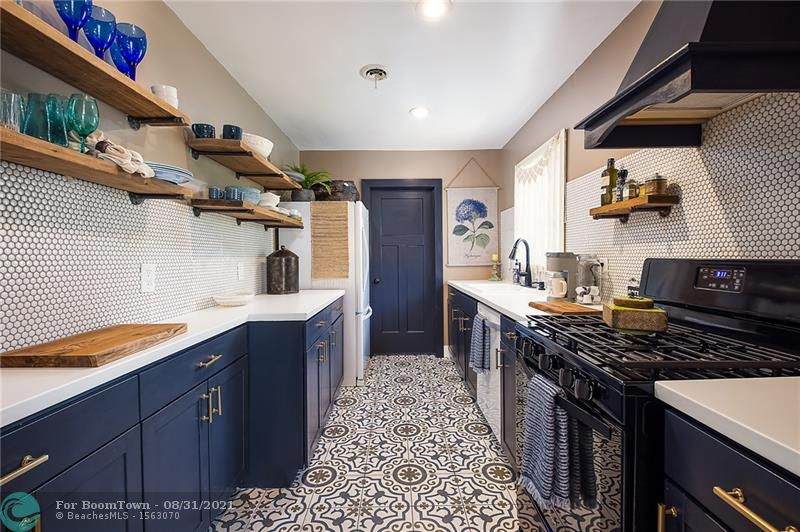 801 17th St - Photo 1