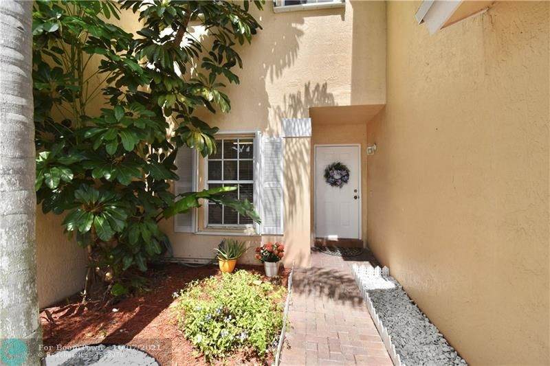 8977 53rd Ct - Photo 1