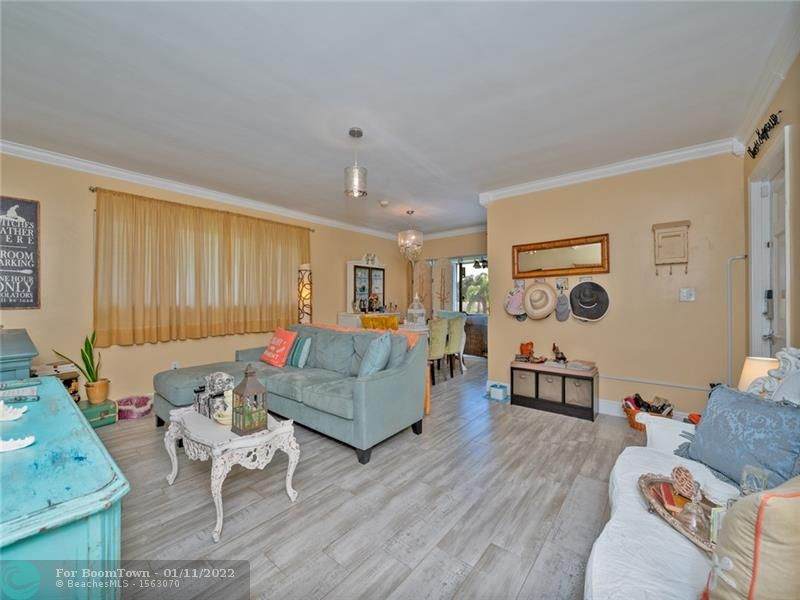 2121 68 St - Photo 1