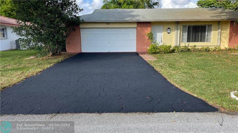 7204 89th Ave - Photo 1
