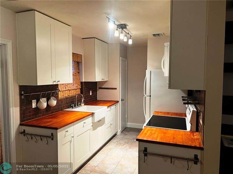 2222 Jackson St - Photo 1