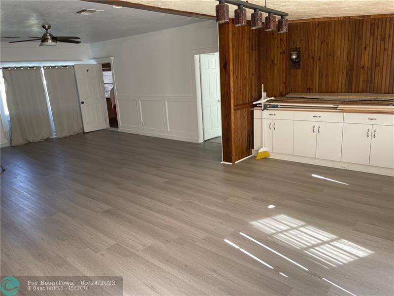 706 Lake Dr - Photo 1